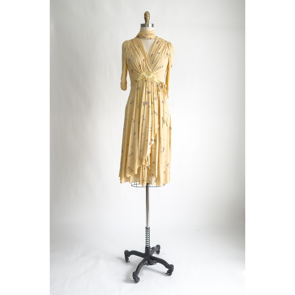 Virginie yellow floral vtg 70s‎ does 40s knee length dress - Picture 2 of 9